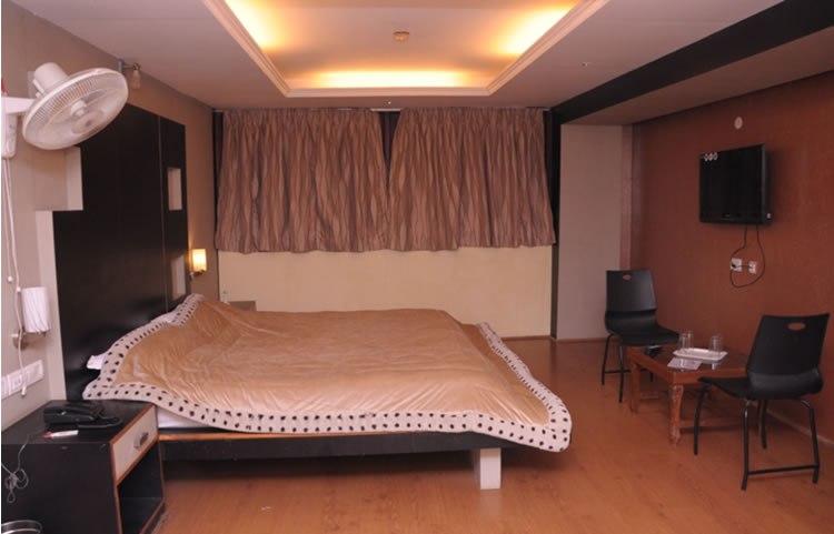 Desanthosh Residency deluxe room